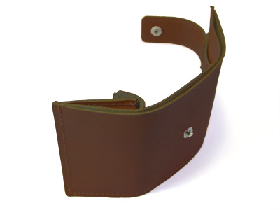 小型三つ折り本革財布